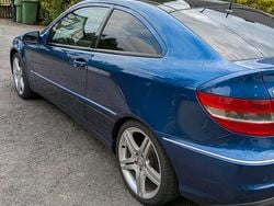 Blau Gebraucht 2025 Mercedes CLC350 Kleinwagen | 6.000 €