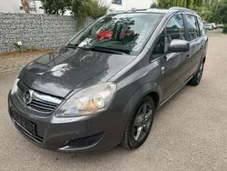 Grau Gebraucht 2010 Opel Zafira Edition Van / Kleinbus | 2.400 € (Guter Preis)