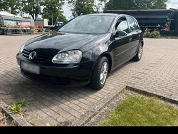 Schwarz Gebraucht 2004 VW Golf V Kleinwagen | 3.399 € (Etwas zu teuer)