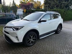 Weiß Gebraucht 2017 Toyota RAV4 Hybrid Edition-S SUV | 18.500 € (Etwas zu teuer)
