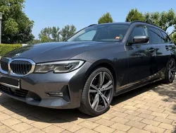 Grau Gebraucht 2021 BMW 320 Performance Kombi | 21.950 € (Fairer Preis)