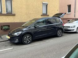 Schwarz Gebraucht 2019 VW Touran IQ Drive Van / Kleinbus | 34.000 €