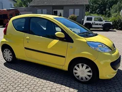 Gelb Gebraucht 2005 Peugeot 107 Kleinwagen | 2.999 € (Etwas zu teuer)