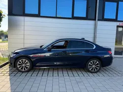 Blau Gebraucht 2021 BMW 330e Luxury Line Limousine | 29.999 € (Fairer Preis)