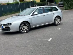 Silber Gebraucht 2016 Alfa Romeo 159 Kombi | 1.150 €