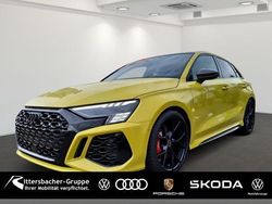 Gelb (pythongelb metallic) Gebraucht 2025 Audi RS3 Sportback Premium Kleinwagen | 67.901 € (Fairer Preis)