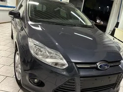 Blau Gebraucht 2014 Ford Focus Ambiente Kombi | 4.000 € (Guter Preis)
