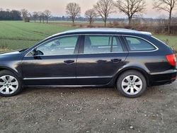 Schwarz Gebraucht 2010 Skoda Superb Ambition Kombi | 2.200 € (Superpreis)