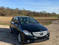Schwarz Gebraucht 2011 Mercedes B180 Van / Kleinbus | 9.500 €