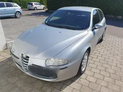 Grau Gebraucht 2003 Alfa Romeo 147 Kleinwagen | 550 € (Etwas zu teuer)