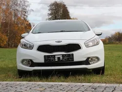 Weiß Gebraucht 2014 Kia Ceed DREAM-TEAM Edition Limousine | 9.250 € (Guter Preis)
