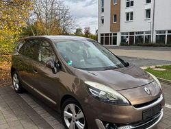 Braun Gebraucht 2013 Renault Grand Scénic III Dynamique Van / Kleinbus | 6.990 € (Etwas zu teuer)