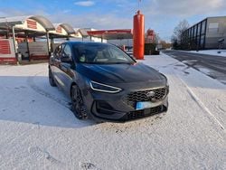 Grau Gebraucht 2023 Ford Focus ST Limousine | 31.500 € (Fairer Preis)