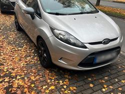 Silber Gebraucht 2009 Ford Fiesta Kleinwagen | 3.600 €