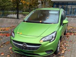 Grün Gebraucht 2017 Opel Corsa Kleinwagen | 8.999 €