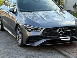 Grau Gebraucht 2024 Mercedes CLA200 Shooting Brake AMG Kombi | 30.895 € (Guter Preis)