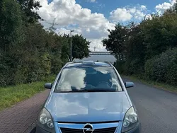 Grau Gebraucht 2005 Opel Zafira Van / Kleinbus | 1.400 € (Fairer Preis)