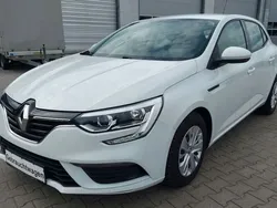 Weiß Gebraucht 2017 Renault Mégane IV Life Limousine | 10.000 € (Fairer Preis)