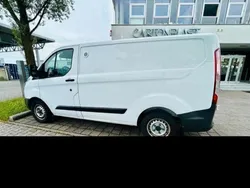 Weiß Gebraucht 2015 Ford Transit Custom Van / Kleinbus | 8.400 €