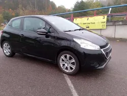 Schwarz Gebraucht 2014 Peugeot 208 Active Kleinwagen | 4.800 € (Fairer Preis)