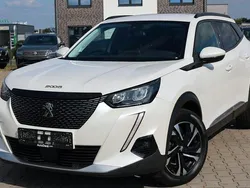 Weiß Gebraucht 2020 Peugeot 2008 Allure SUV | 14.875 € (Etwas zu teuer)