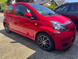 Rot Gebraucht 2009 Toyota Aygo Kleinwagen | 2.999 € (Fairer Preis)