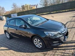 Schwarz Gebraucht 2014 Opel Astra Limousine | 4.300 € (Fairer Preis)