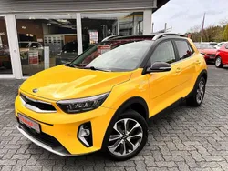 Gelb Gebraucht 2021 Kia Stonic Platinum Edition SUV | 16.880 € (Fairer Preis)