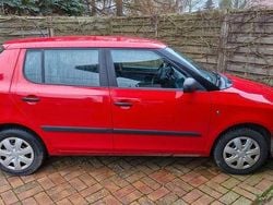 Rot Gebraucht 2011 Skoda Fabia Limousine | 2.999 € (Guter Preis)