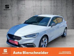 Weiss Gebraucht 2024 Seat Leon FR Limousine | 26.450 € (Guter Preis)