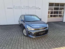 Denimblau metallic Gebraucht 2017 Kia Rio Spirit Limousine | 11.900 € (Fairer Preis)