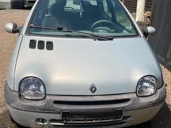 Silber Gebraucht 2001 Renault Twingo Kleinwagen | 1.500 €