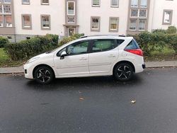 Weiß Gebraucht 2011 Peugeot 207 Kleinwagen | 4.250 € (Etwas zu teuer)