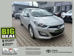 Sleek silver metallic Gebraucht 2013 Hyundai i30 Style Limousine | 9.490 € (Etwas zu teuer)
