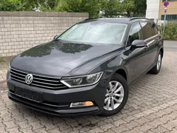 Grau Gebraucht 2015 VW Passat Comfortline Kombi | 7.899 €