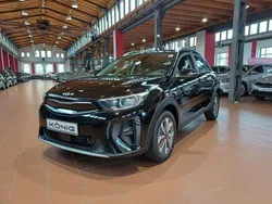 Auroraschwarz metallic Gebraucht 2024 Kia Stonic Vision SUV | 20.879 € (Fairer Preis)