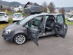 Grau Gebraucht 2013 Opel Meriva Innovation Van / Kleinbus | 6.150 € (Fairer Preis)