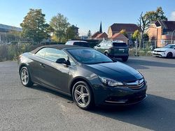 Grau Gebraucht 2015 Opel Cascada Innovation Cabrio | 11.700 € (Etwas zu teuer)