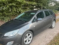 Grau Gebraucht 2011 Opel Astra Kombi | 5.450 € (Etwas zu teuer)
