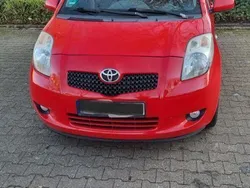 Rot Gebraucht 2009 Toyota Yaris Limousine | 2.300 € (Fairer Preis)