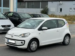 Weiß Gebraucht 2016 VW up! move up! Kleinwagen | 2.190 €