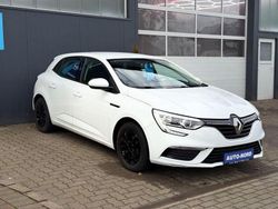 Weiß Gebraucht 2016 Renault Mégane IV Life Limousine | 7.490 € (Fairer Preis)