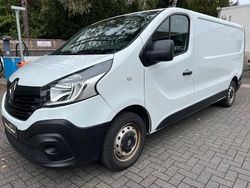 Weiß Gebraucht 2018 Renault Trafic Komfort Van / Kleinbus | 13.900 € (Fairer Preis)
