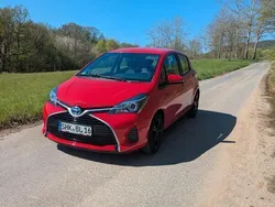 Rot Gebraucht 2015 Toyota Yaris Kleinwagen | 9.480 € (Fairer Preis)