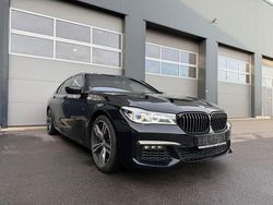 Azuritschwarz metallic Gebraucht 2017 BMW 750 M Sport Limousine | 37.999 € (Teuer)