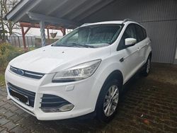 Weiß Gebraucht 2016 Ford Kuga Titanium SUV | 11.999 € (Etwas zu teuer)