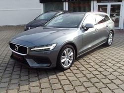 Grau Gebraucht 2019 Volvo V60 Momentum Kombi | 18.880 € (Guter Preis)