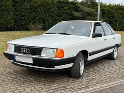 Weiß Gebraucht 1986 Audi 100 Limousine | 1.100 €