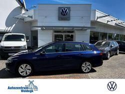 Atlantik blue metallic (metallic) Gebraucht 2024 VW Golf VIII Style Kombi | 28.900 € (Fairer Preis)