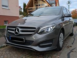 Grau Gebraucht 2017 Mercedes B180 Van / Kleinbus | 13.900 € (Guter Preis)